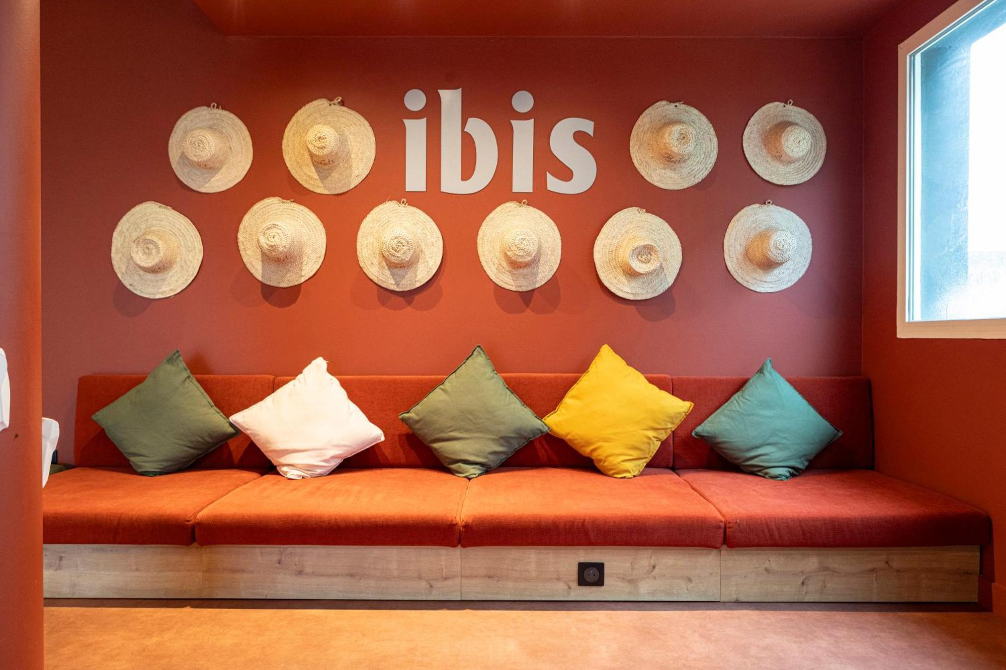Отель Ibis Istres Trigance Экстерьер фото